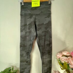 LULULEMON - Camouflage Leggings - Size 4